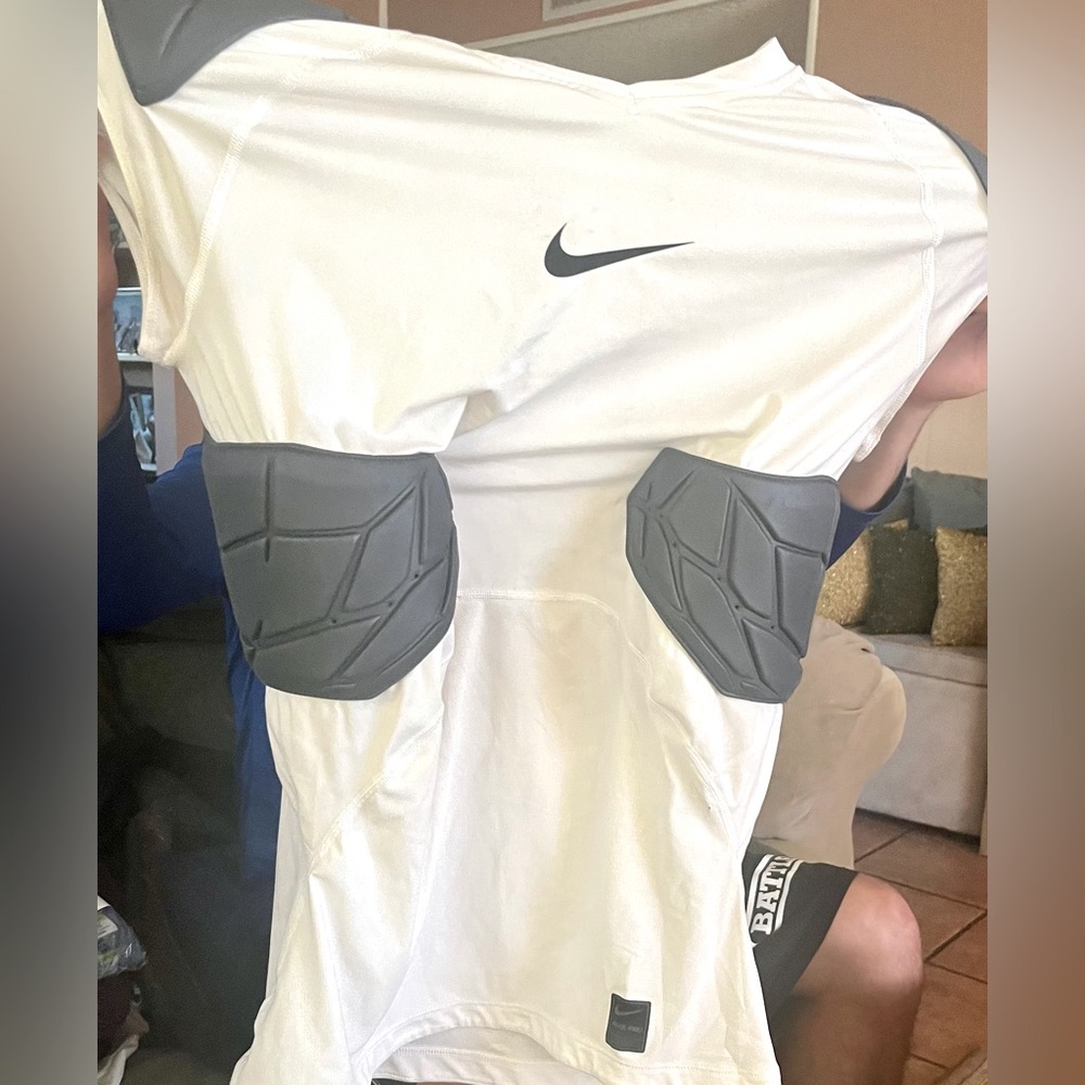VERY GOOD CONDITION!!! Nike Pro Combat football Hyperstrong shirt in a men's L.